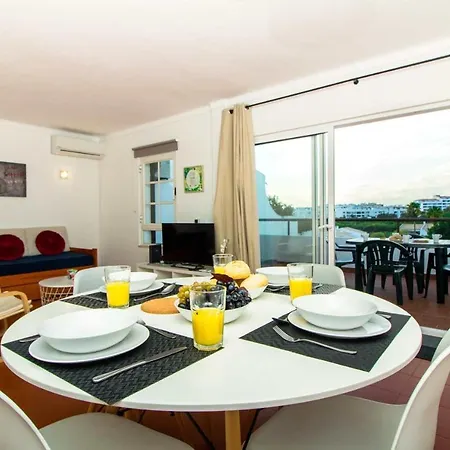 Pearl - Pool View & Location & Apartament